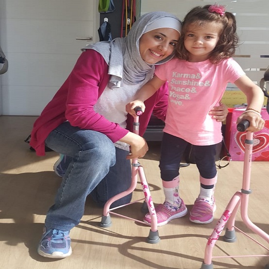 صورة ميريانا مع معالجتها ندى الكيلاني