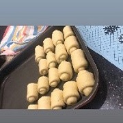 خطوة حشو وتقطيع الفطائر