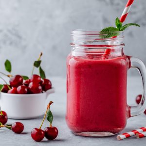 سموثي راحة العضلات بالكرز والتوت